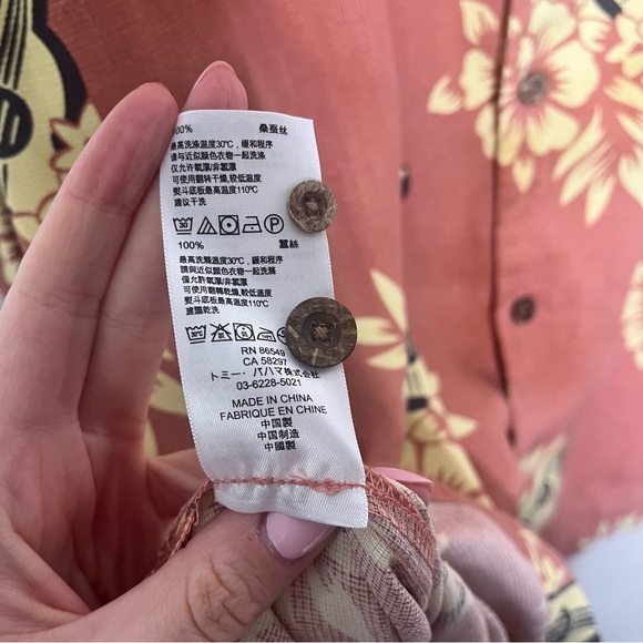 Tommy Bahama 100% Silk Hawaiian Shirt Ukulele Guitar Print Coral Floral Men’s - Picture 11 of 14